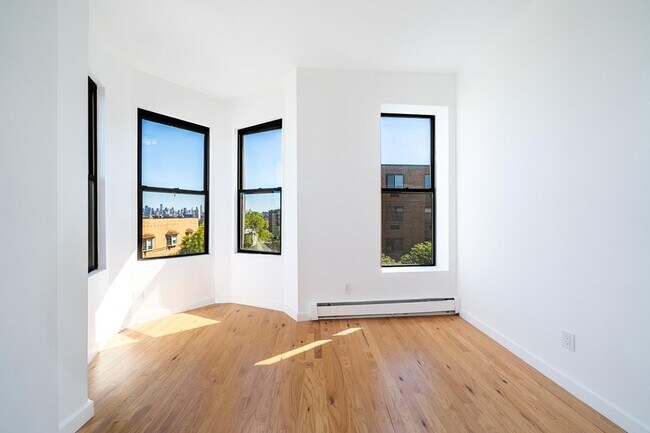 Foto del edificio - 193 Ogden Avenue Unit 4D