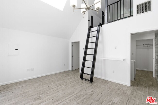 Foto del edificio - 8424 4th St
