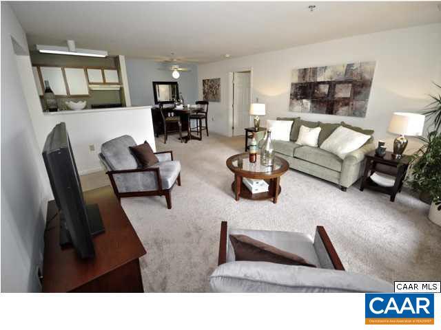 Foto del edificio - 200 Lake Club Ct