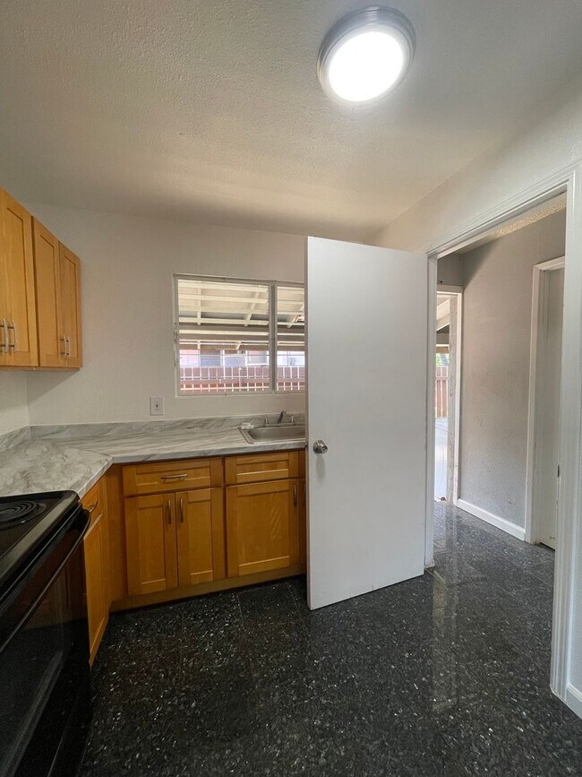 Foto del edificio - 84-1111-1111 Lahaina St
