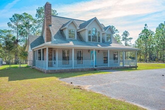 Building Photo - 1136 10 Lake Dr