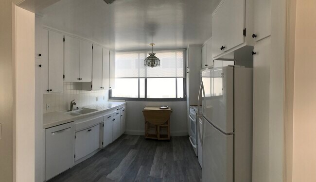 Cocina- electrodomésticos nuevos - 8701 Delgany Ave