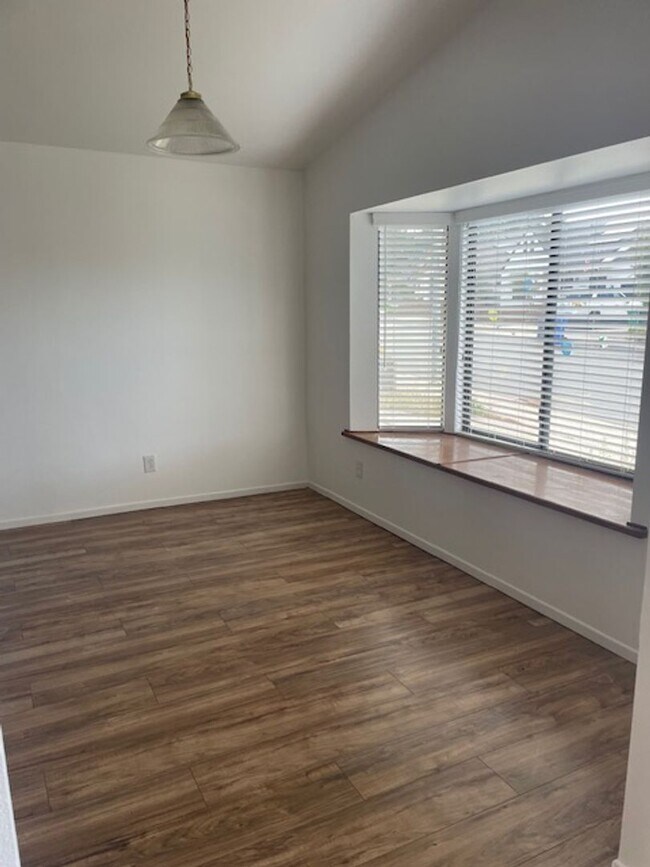 Foto del edificio - 4 Bedroom House In Laguna Lake Area