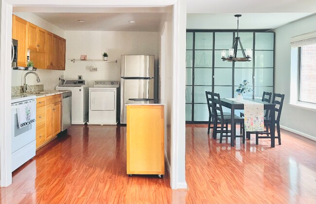 Foto del edificio - 9737 Kings Crown Ct