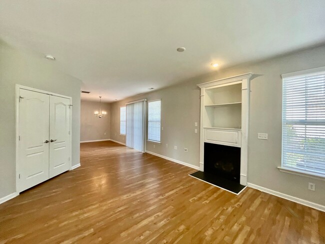 Foto del edificio - Ridgely Manor Condo! Some Utilities Includ...