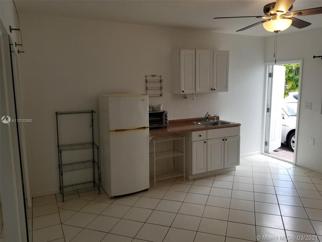 Primary Photo - 3700 Ponce de Leon Blvd