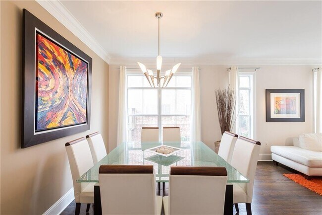 Foto del edificio - 1155 Glenridge Pl NE