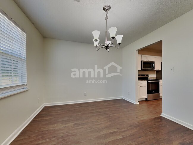 Foto del edificio - 7548 Applecross Rd