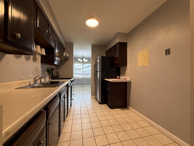 Building Photo - 3108 Roberts Dr