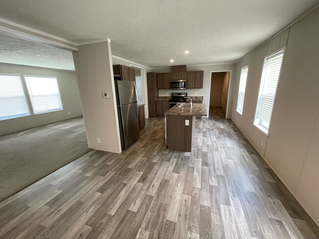 Building Photo - 233 Maple