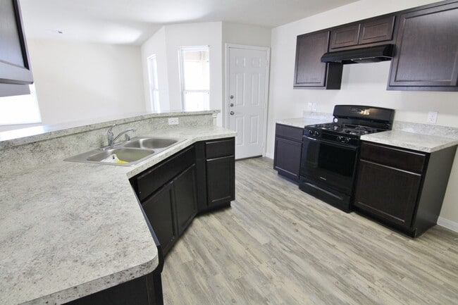 Foto del edificio - 13146 Withee Path Ln