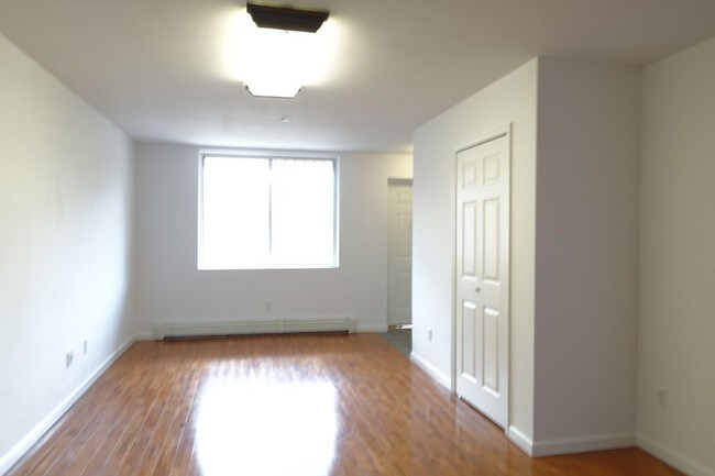 Building Photo - 385 Vernon Ave