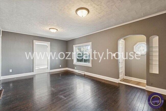 Foto del edificio - 1647 Eleanor Ave