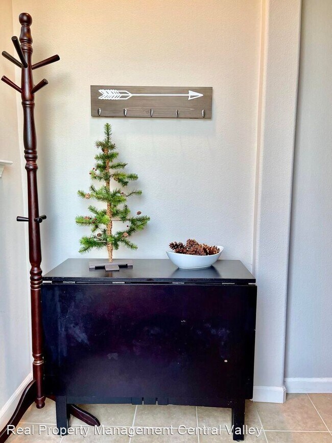 Building Photo - Studio, 1 bath House - 435 W Saint Francis