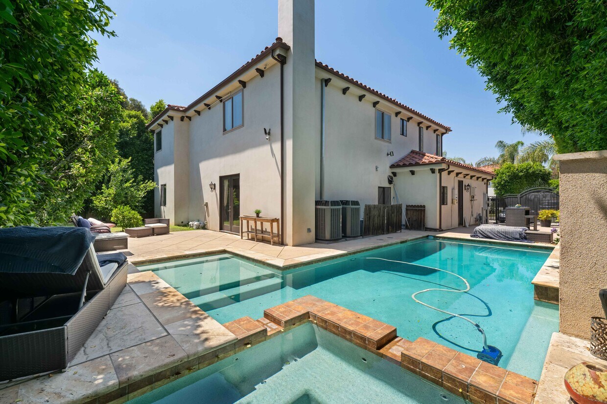 Foto principal - 19028 Logan Ln