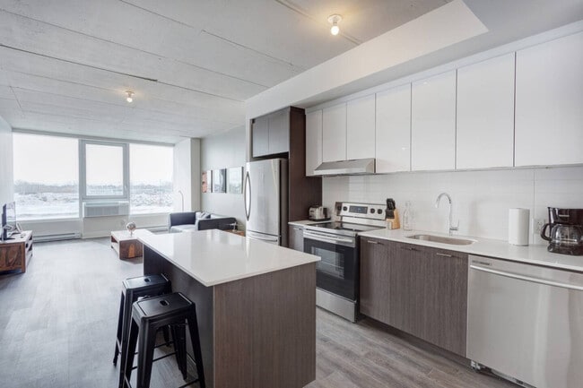 Building Photo - 3075 Promenade du Quartier-Saint-Martin