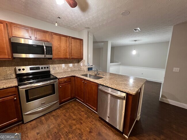 Foto del edificio - 333 Tara Commons Cir