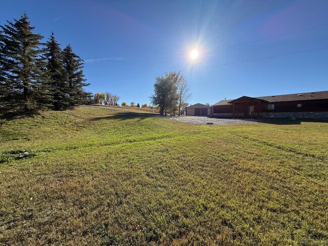 Foto del edificio - 3 Bed 2 Bath Large Semi-Rural Modern Beaut...