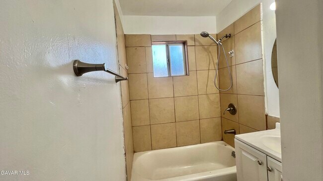Foto del edificio - 45519 Cedar Ave