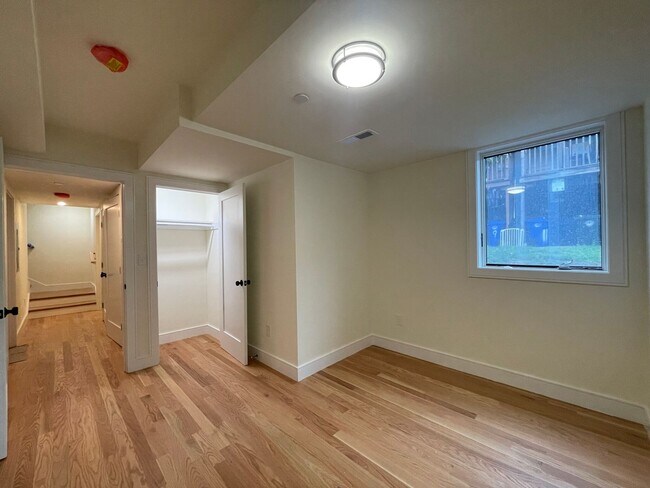 Building Photo - Gorgeous newly renovated three bedroom - B...