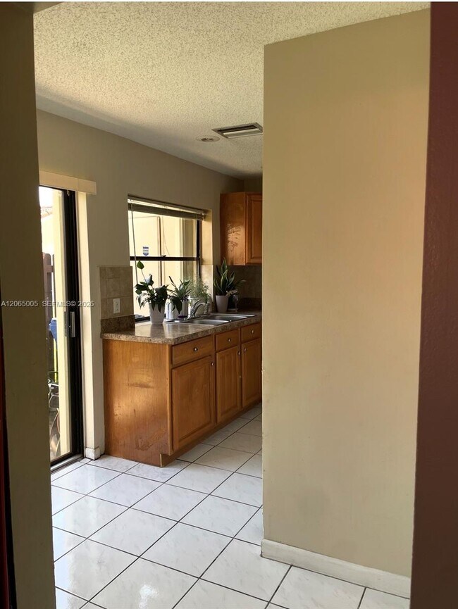 Foto del edificio - 6547 NW 170th Terrace