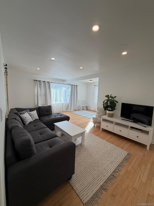 Foto del edificio - 36-26 192nd St