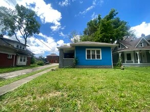 Building Photo - 402 N Bradley Ave