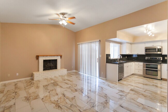 Foto del edificio - Glendale home with pool