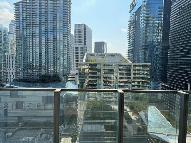 Foto del edificio - 88 SW 7th St