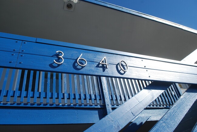 Building Photo - 3640 Pio Pico Dr