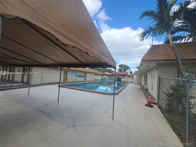 Foto del edificio - 5300 NW 24th St