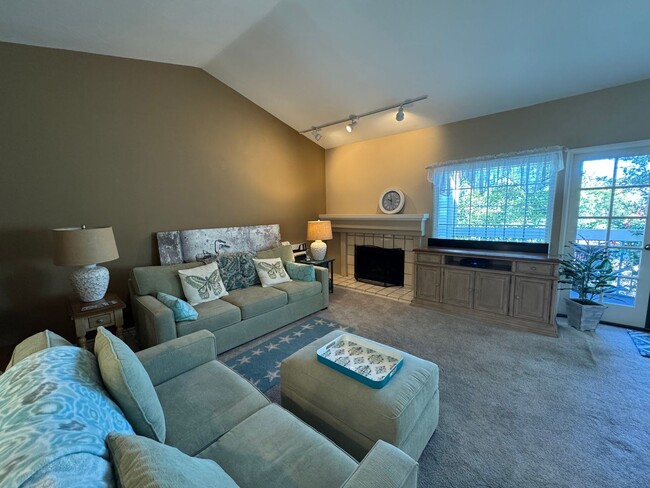 Foto del edificio - Bright & Spacious Two-Story Rancho Bernardo Home