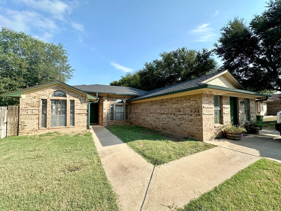 Foto principal - Charming Home in Bellmead, TX