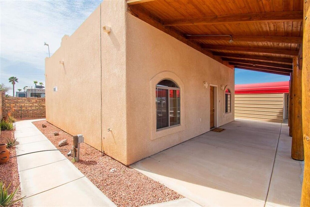Foto principal - 9613 E 33rd St