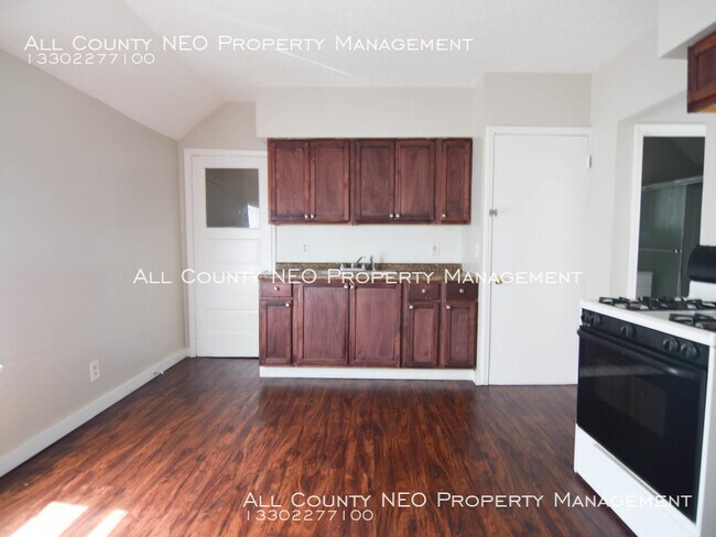 Building Photo - 3646 W 32nd St. 2 Bed, 1 Bath