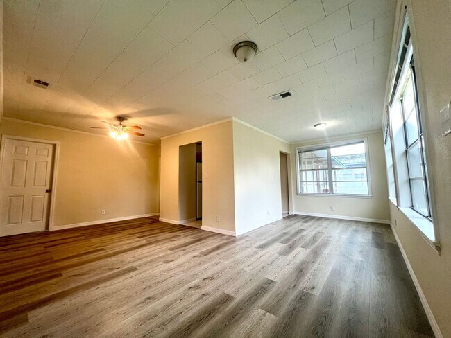 Building Photo - 3 Bed, 2 Bath FOR RENT- South Zepyhrhills
