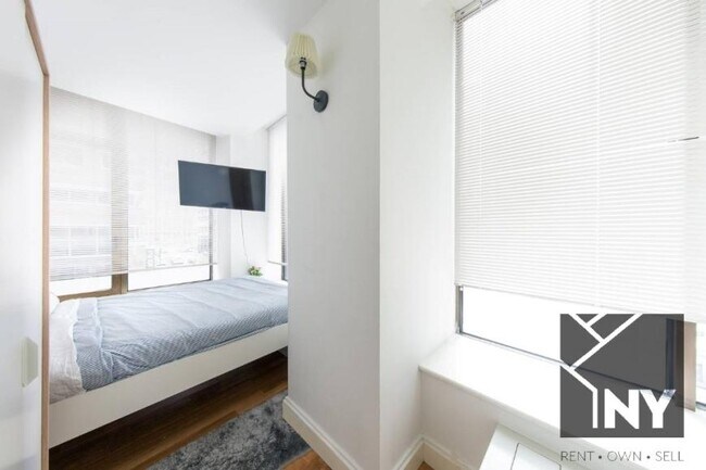 Building Photo - 2 bedroom in NEW YORK NY 10005