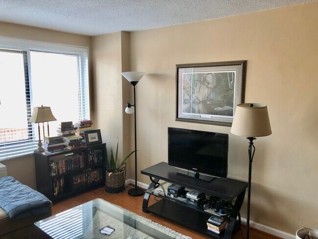 Foto del edificio - 1330 New Hampshire Ave NW