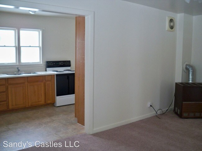 Building Photo - 253 Maple St