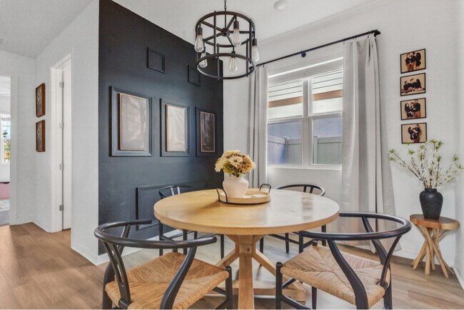 Foto del edificio - 682 Heritage Sq Dr