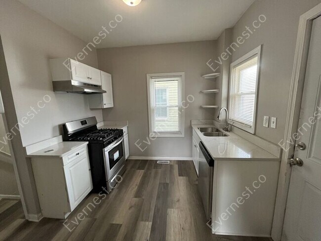 Foto del edificio - 847 Woodsdale Ave