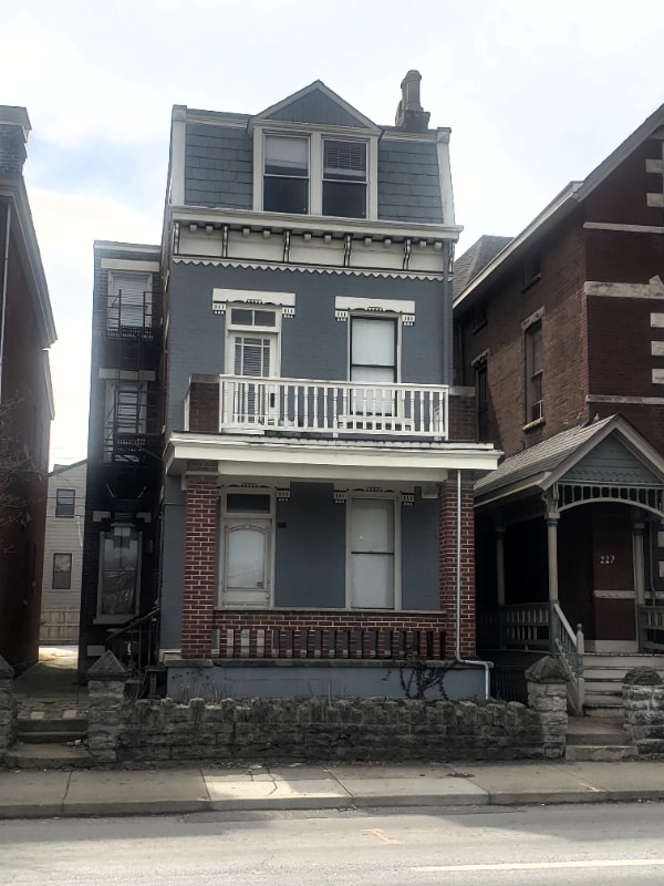 225 E 4th St Unit 2, Covington, KY 41011 Condo for Rent in Covington