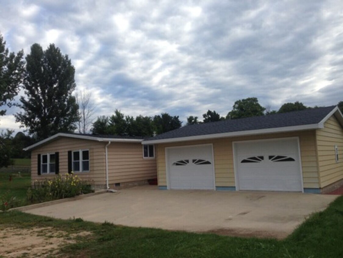Primary Photo - TWO BEDROOM HOME IN WILLIAMSBURG - GREAT L...