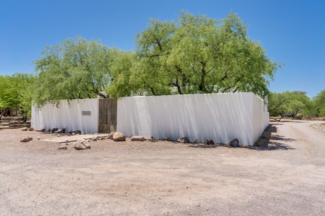 Building Photo - 14 Placita De Anza