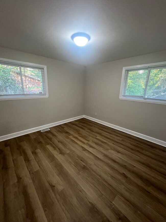 Building Photo - 2933 Courtney Rd