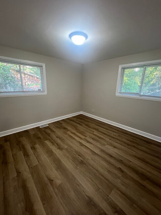 Foto del edificio - 2933 Courtney Rd