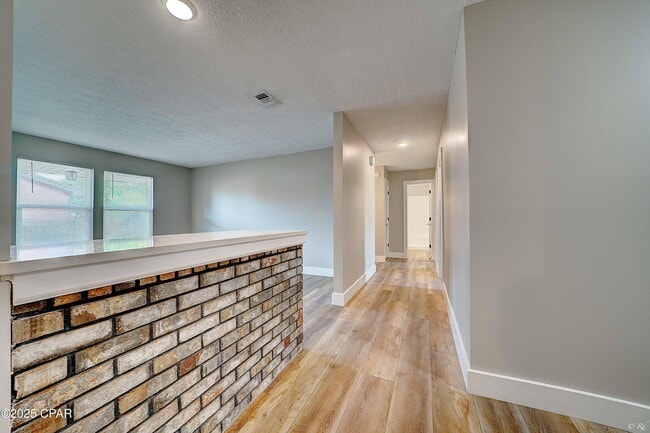 Building Photo - 1820 W 24th St