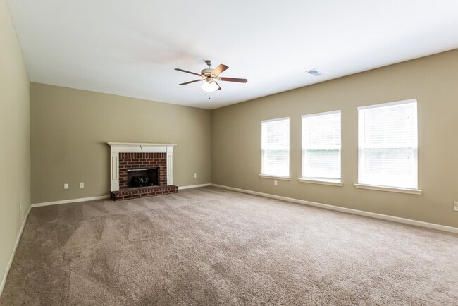 Building Photo - 220 Crescent Woode Dr
