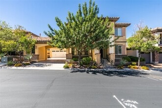 Building Photo - 2713 Cyrano St