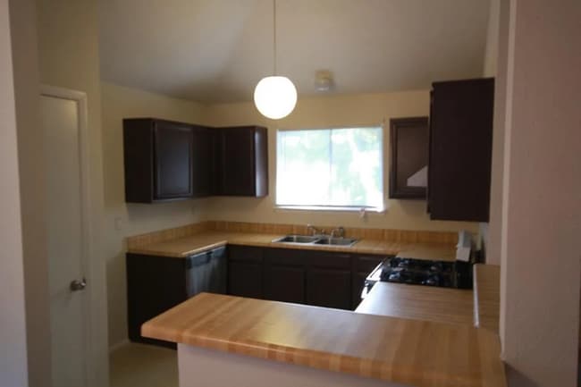 Foto del edificio - 22111 Pearl Lake Dr